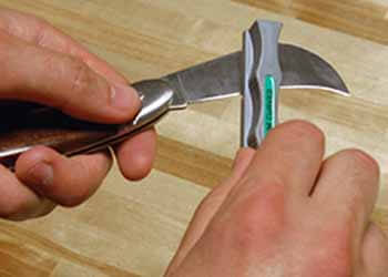 Sharpening a curved knife 